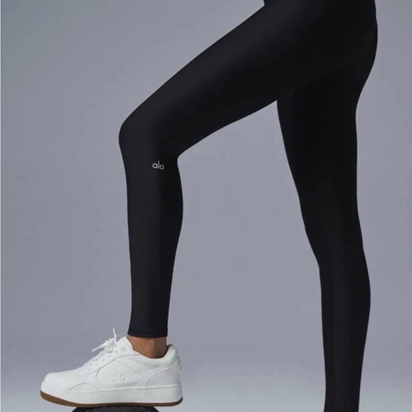 ALO Yoga Pants - Alo Black Air Lift Leggings